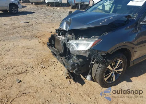 2018 Toyota Rav4 Xle z USA, uszkodzony, nr VIN JTMWFREV4JD127166